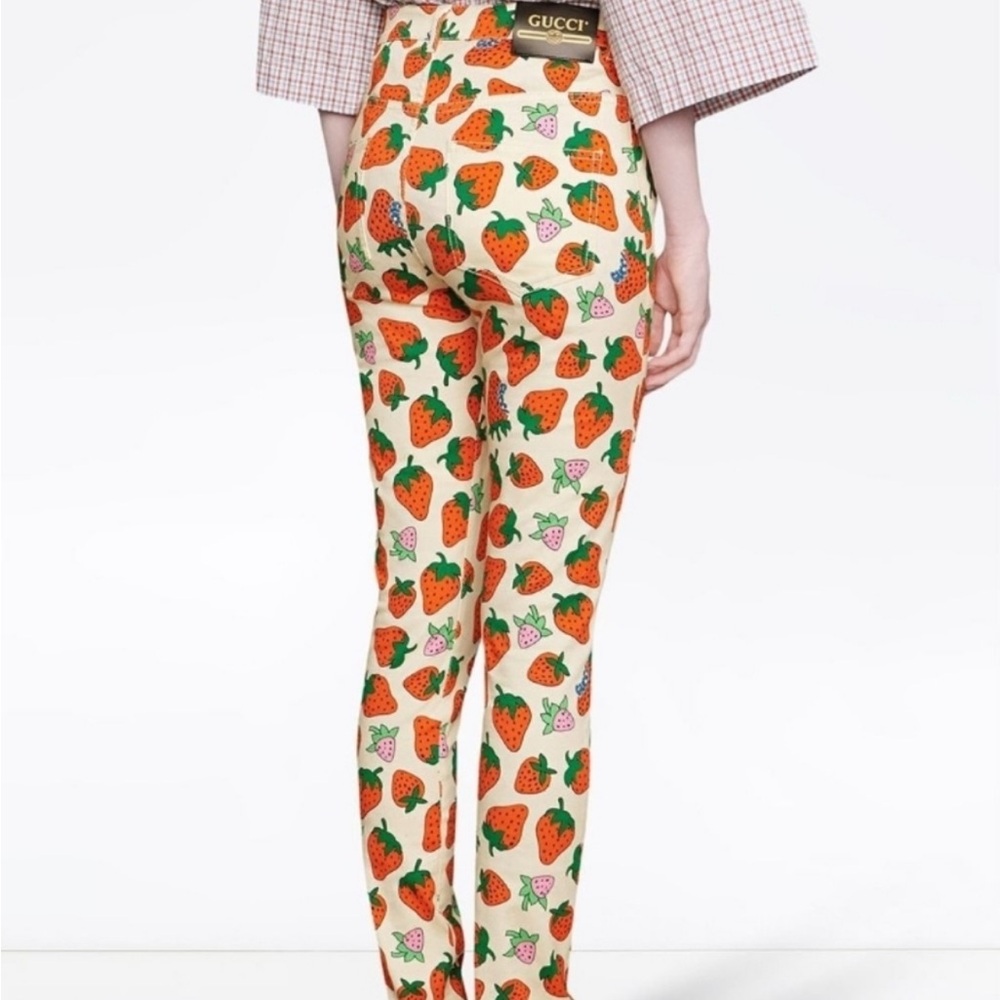 Rare Gucci midrise skinny leg red and pink strawberries